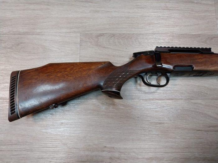 Rabljena puška Steyr z moderatorjem zvoka, kompenzatorjem in picatinny letvijo - slika 2