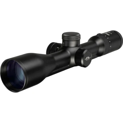 Strelni daljnogled Blaser B2 3-18x50 QDC+ slikan od spredaj, tako da se vidi objektiv.